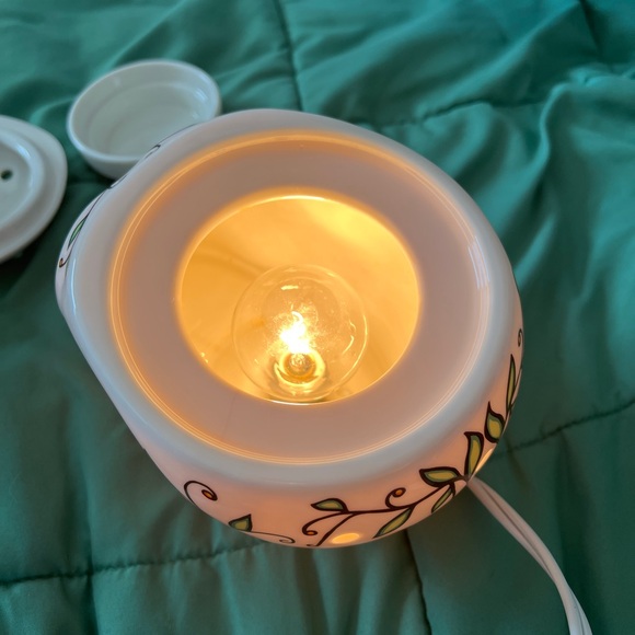 DISCONTINUED Calavera / Sugar Skull Scentsy Wax Warmer - Picture 3 of 12